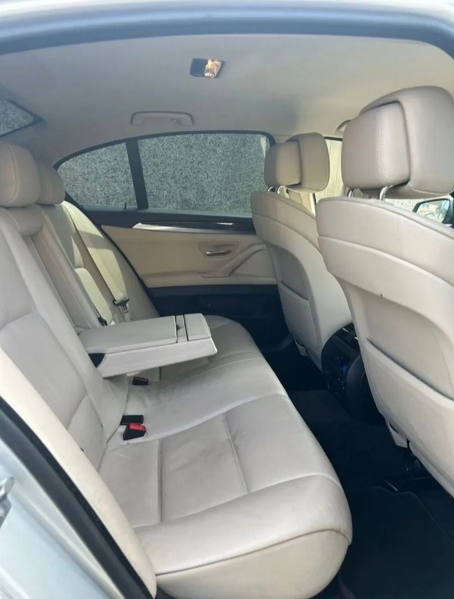 BMW 5-Series 2011 - Image 2