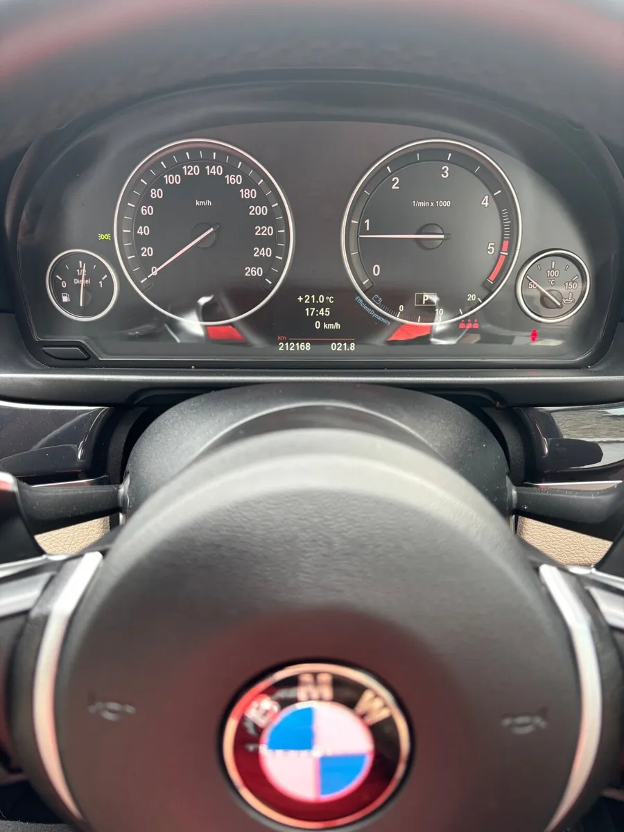 BMW 5-Series 2011 - Image 3