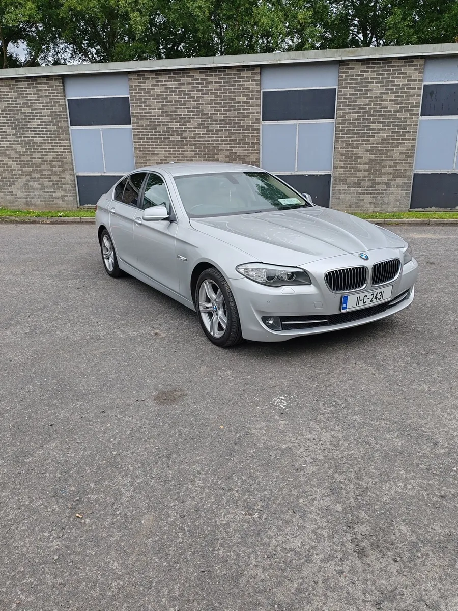 BMW 5-Series 2011 - Image 1