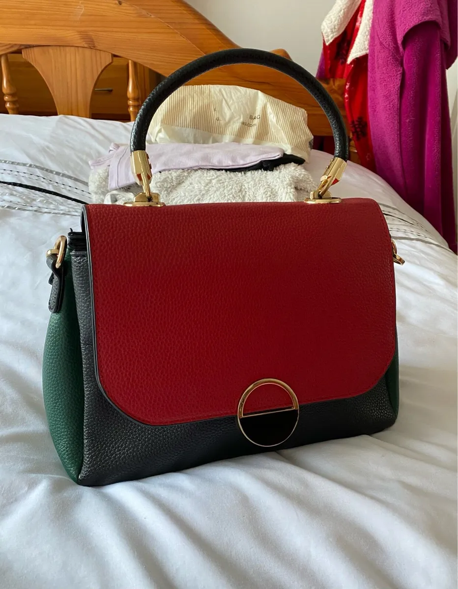 Beautiful Handbag with unusual colour design - Image 2