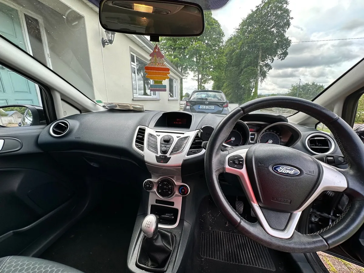 Ford Fiesta 2012 - Image 2