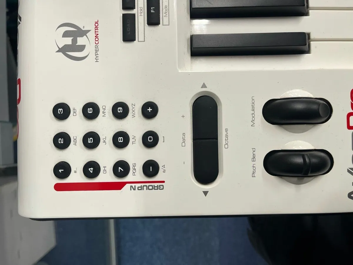 Axiom Pro 61 MIDI Controller - Image 4