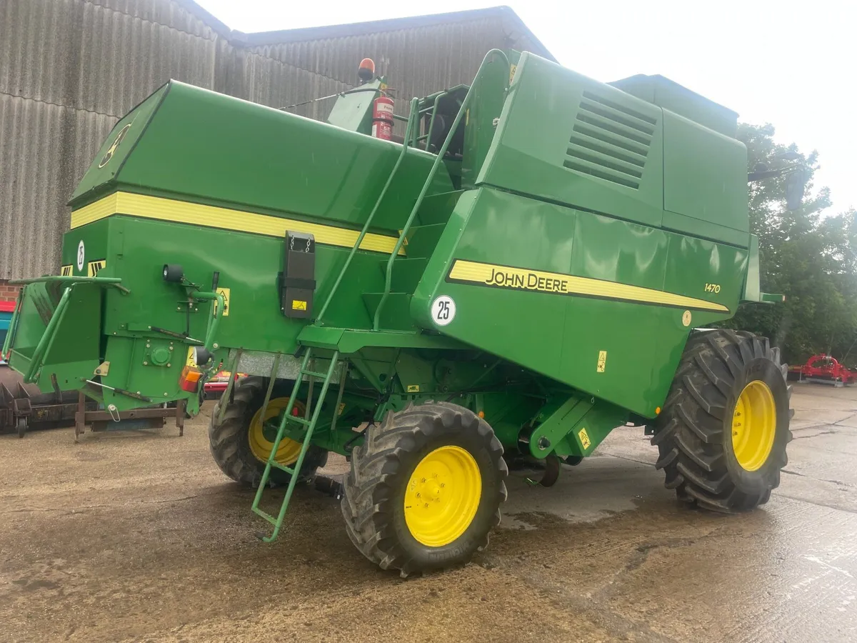 John Deere 1470 Combine - Image 2