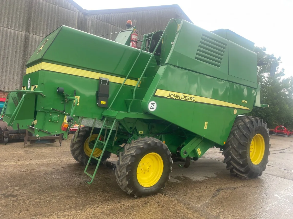 John Deere 1470 Combine - Image 3