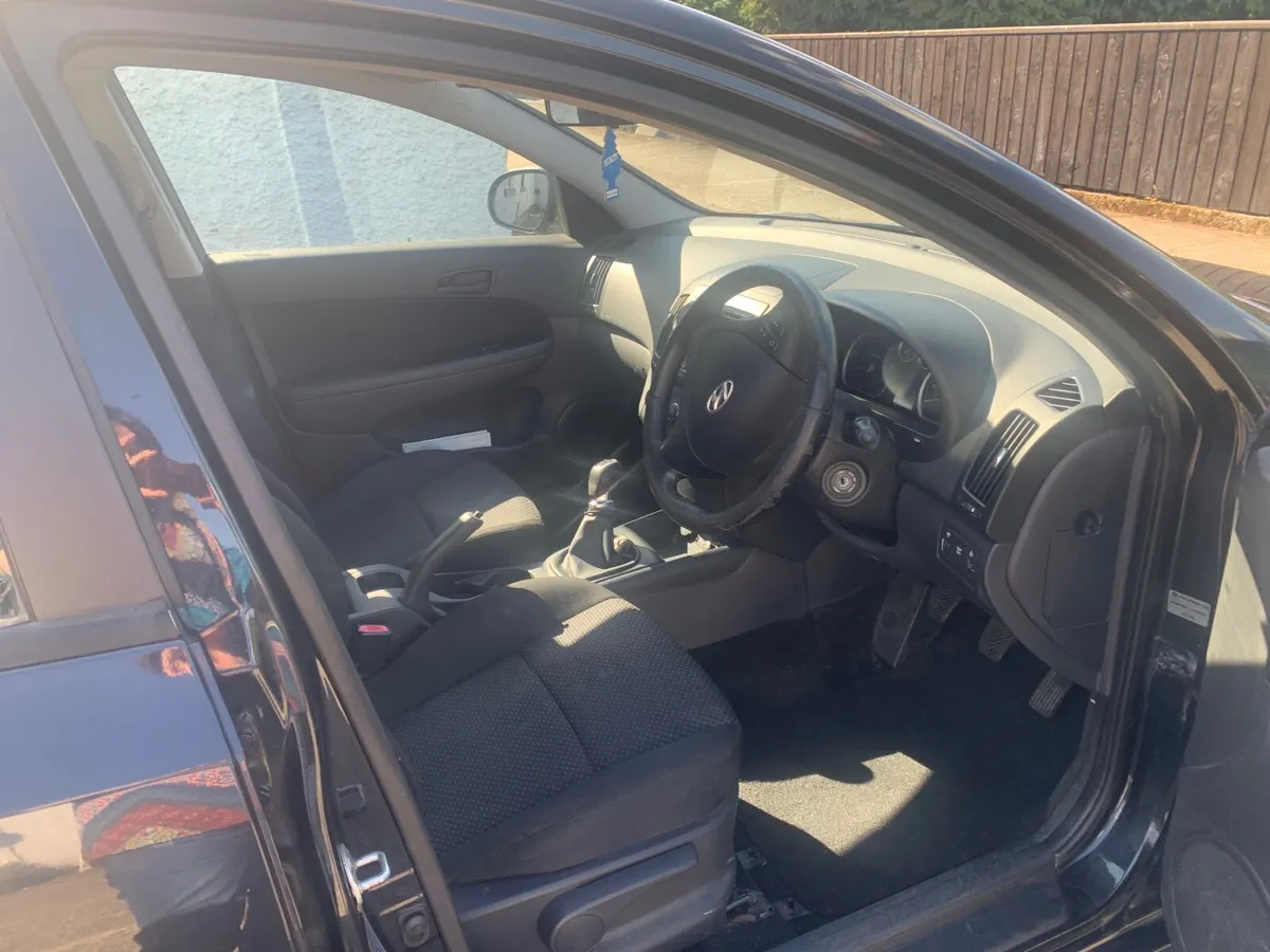 Hyundai i30 2010 - Image 2