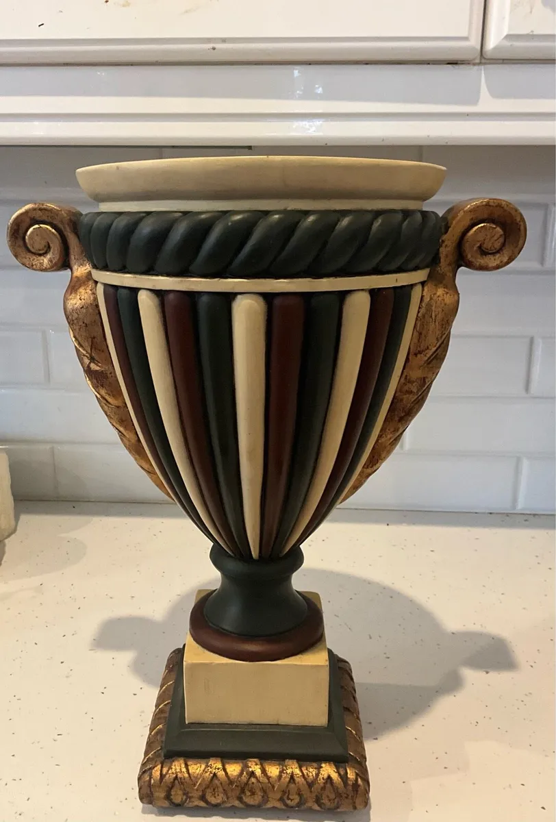 Spectacular Large Vintage Ceramic Plant/Urn - Image 4