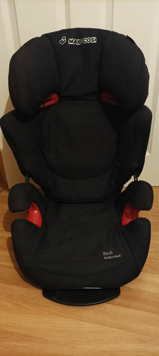 Maxi Cosi Car Seat - Image 1