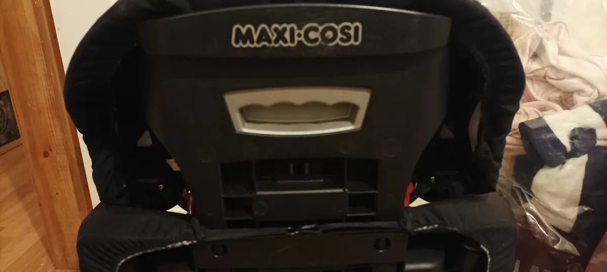 Maxi Cosi Car Seat - Image 4