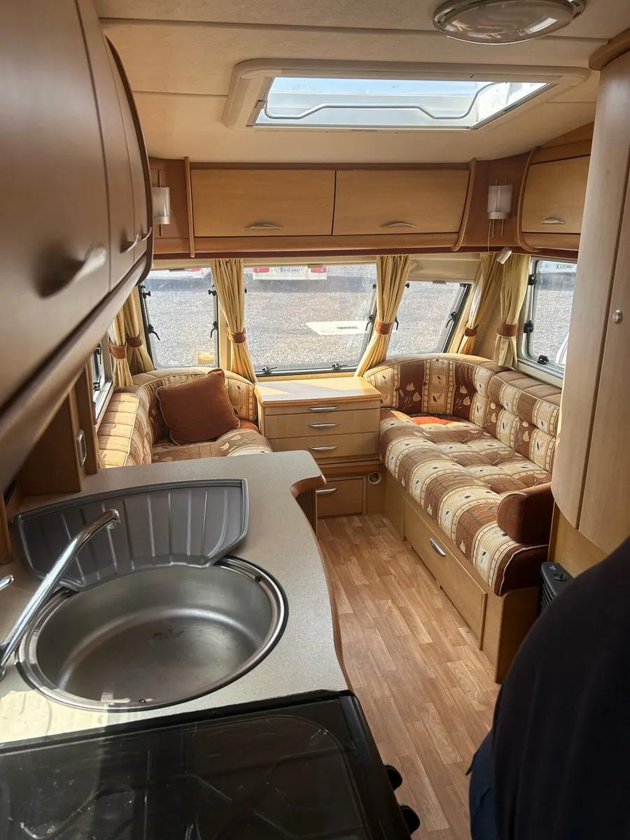 Caravan with awning - Image 2