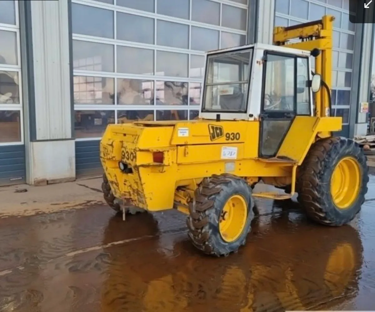 JCB rough terrain forklift 930 - Image 1