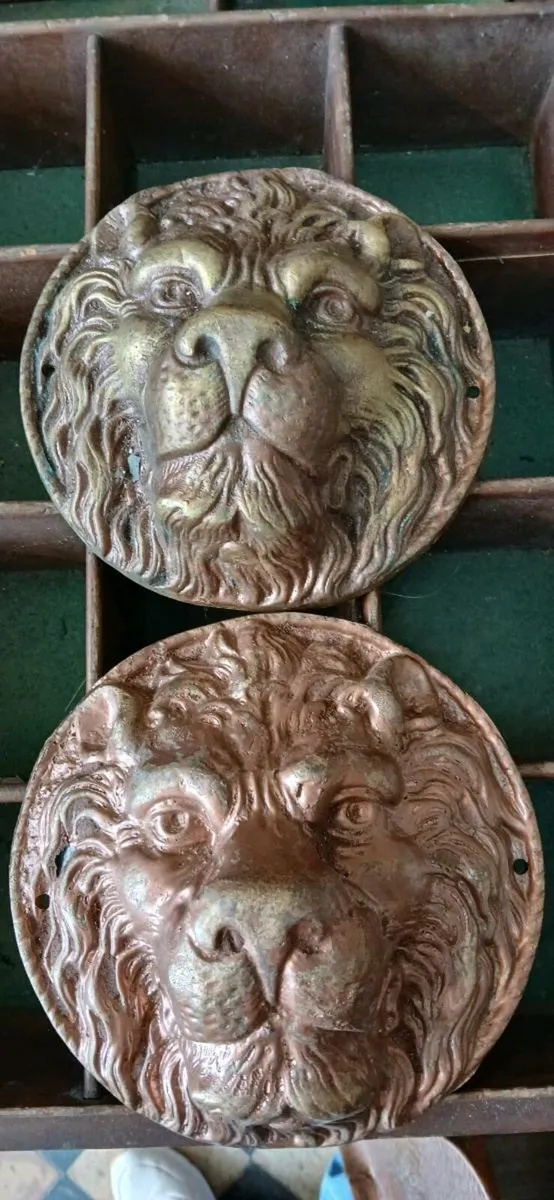 Pair of Brass Lions Heads. - Image 1
