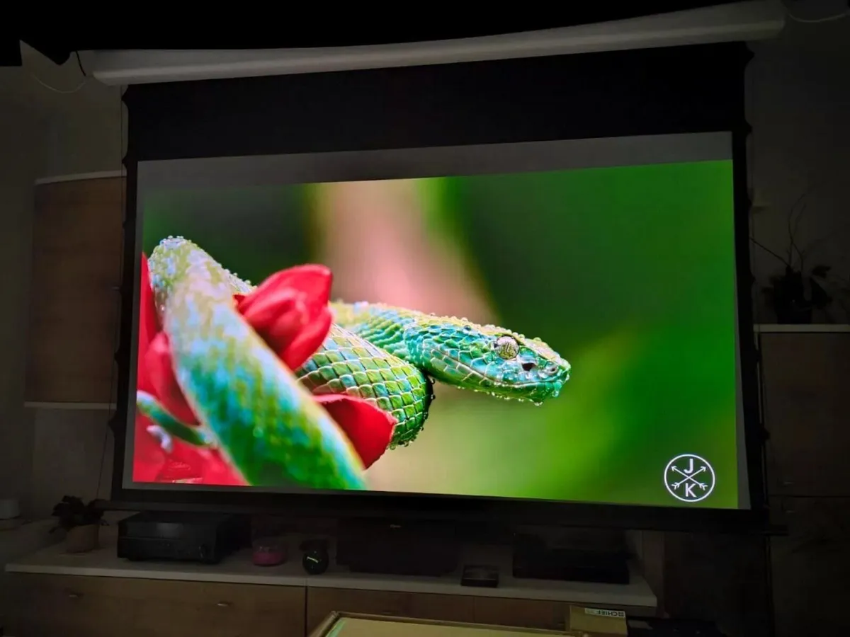 JVC DLA-N5B 4K HDR Projector Boxed Full Kit - Image 2