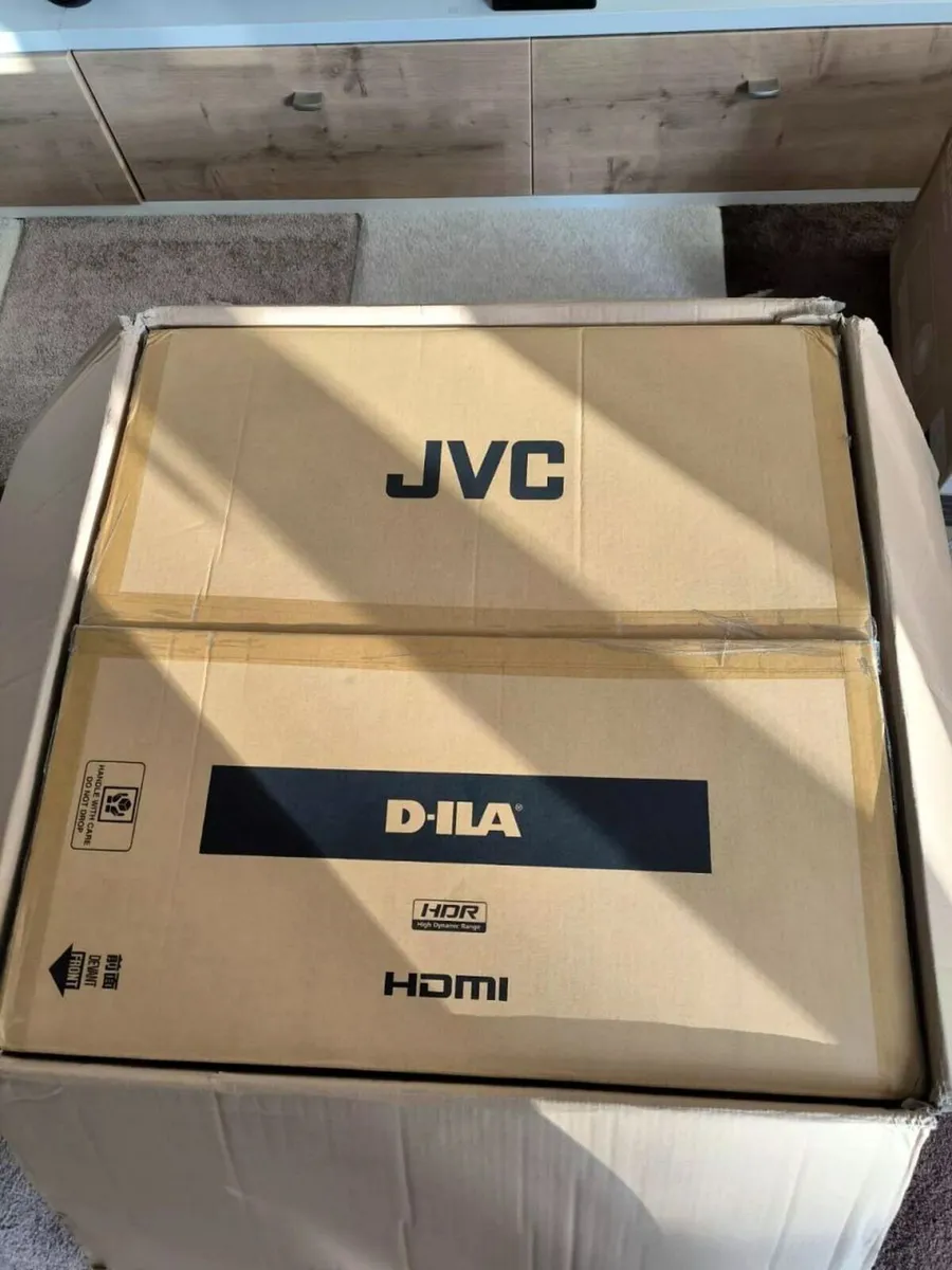 JVC DLA-N5B 4K HDR Projector Boxed Full Kit - Image 3