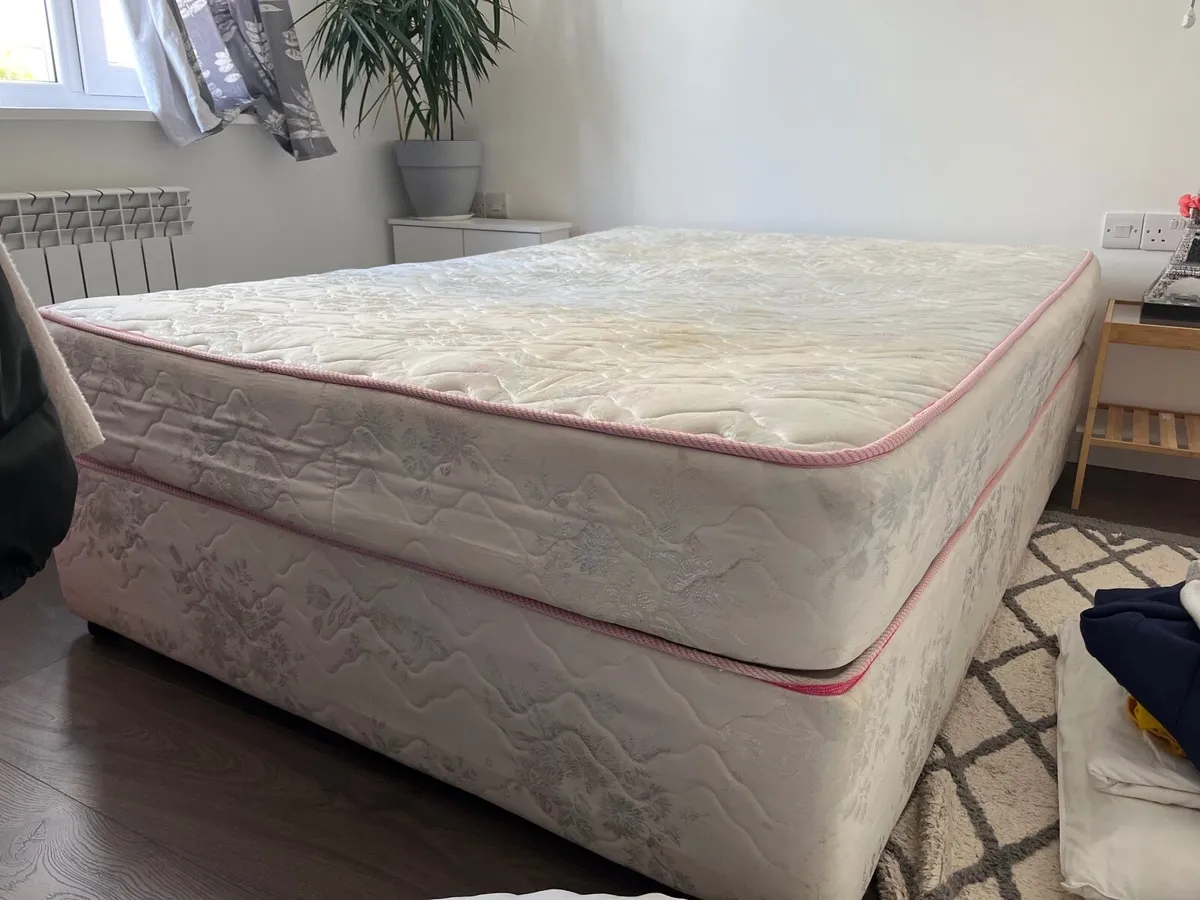 Double bed - Image 1