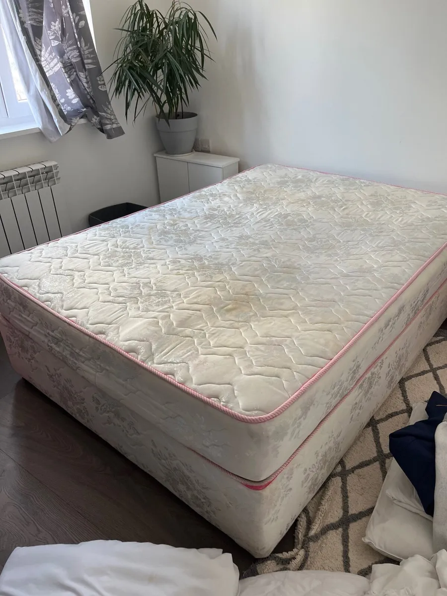 Double bed - Image 2