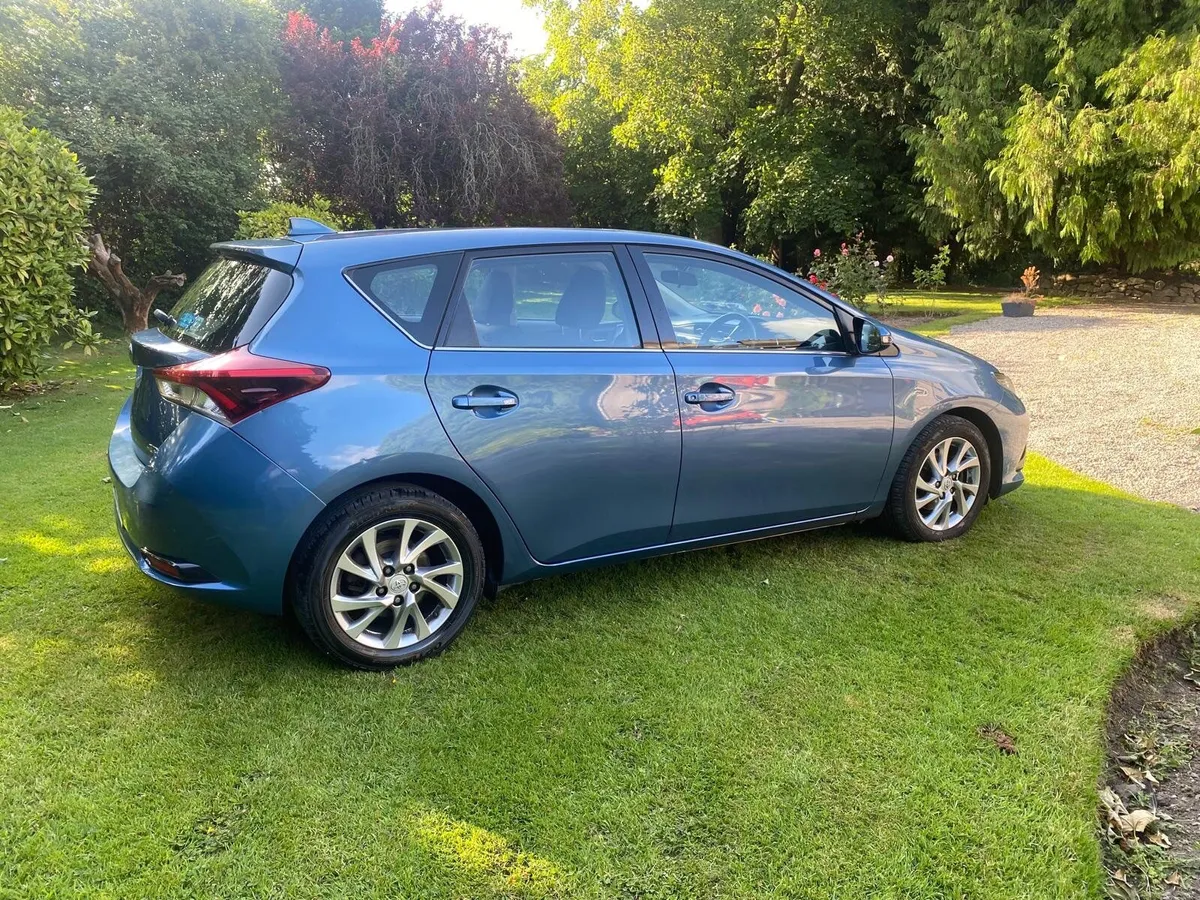 Toyota Auris 2016 Luna - Image 2