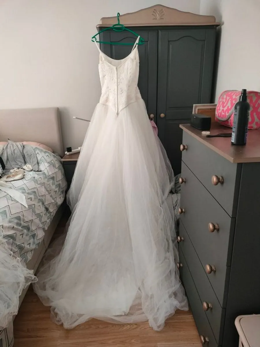 Wedding dress - Image 2