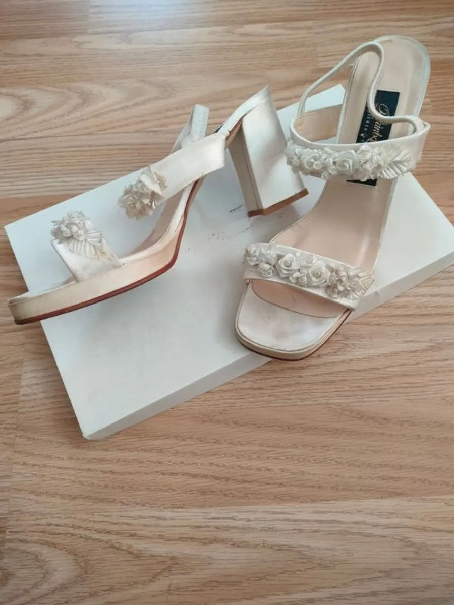 Wedding dress - Image 3
