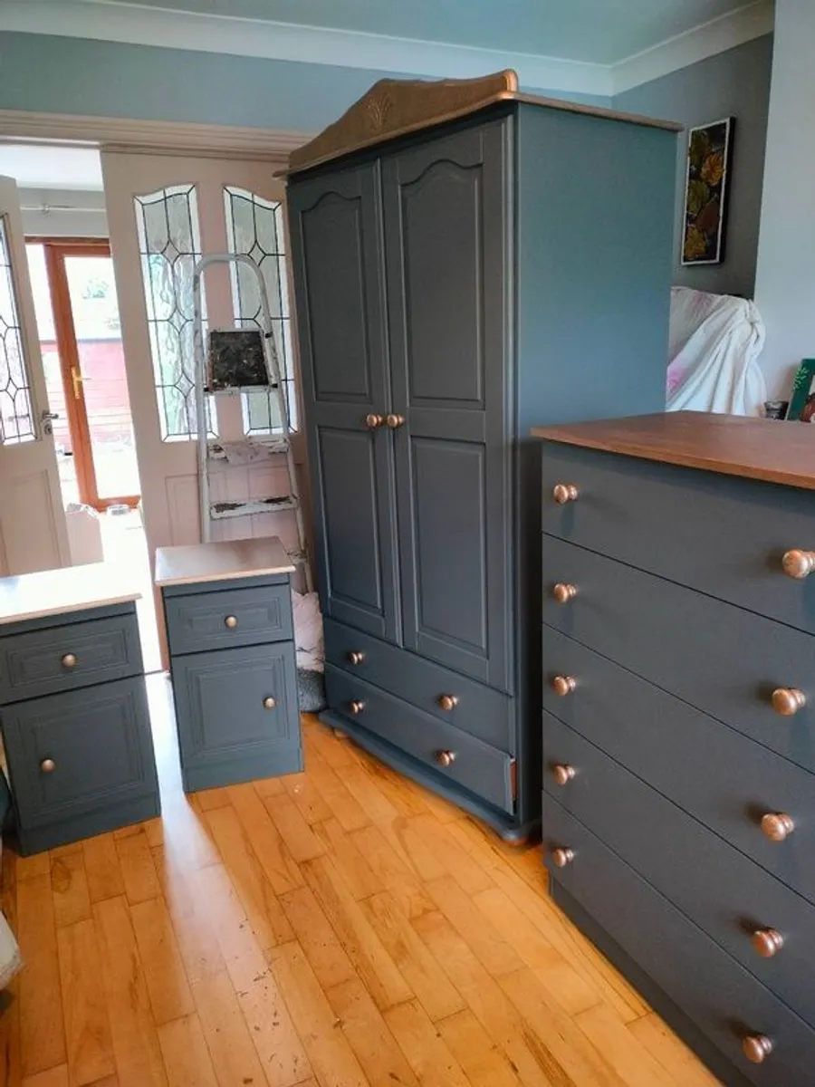Bedroom furniture - Image 1