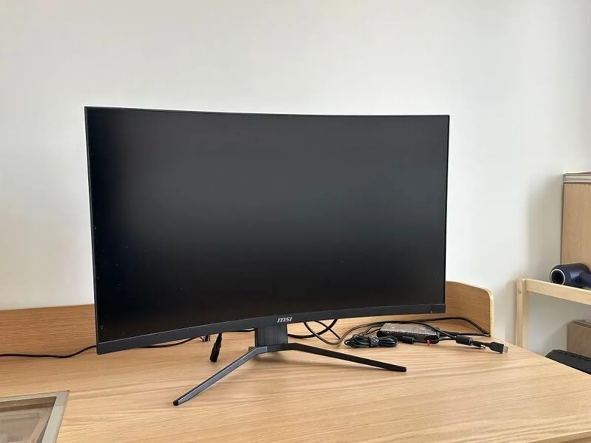 MSI 31.5" WQHD 165Hz Curved Gaming Monitor - Image 1