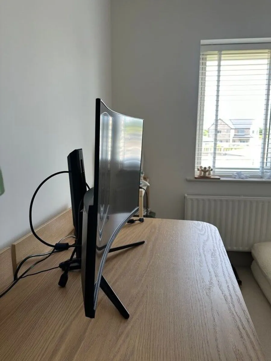 MSI 31.5" WQHD 165Hz Curved Gaming Monitor - Image 2