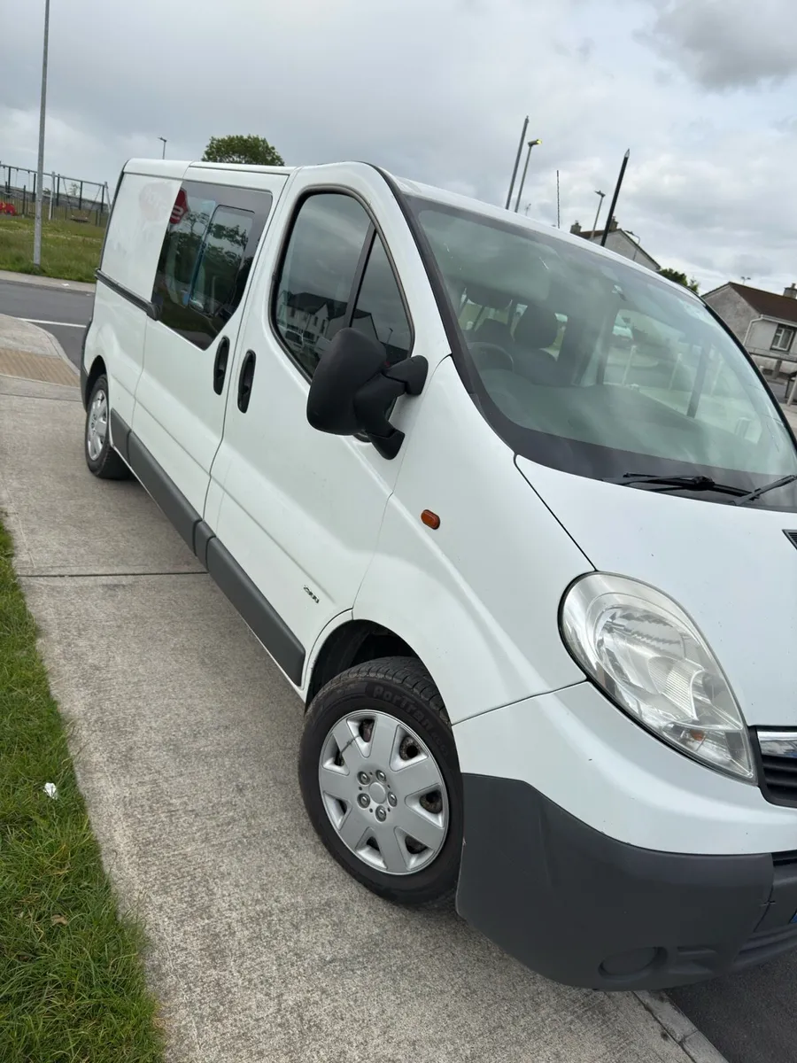 2013 vivaro factory crewcab - Image 1