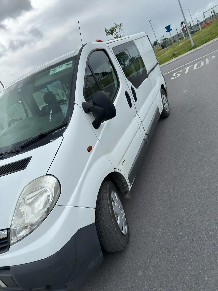 2013 vivaro factory crewcab - Image 2