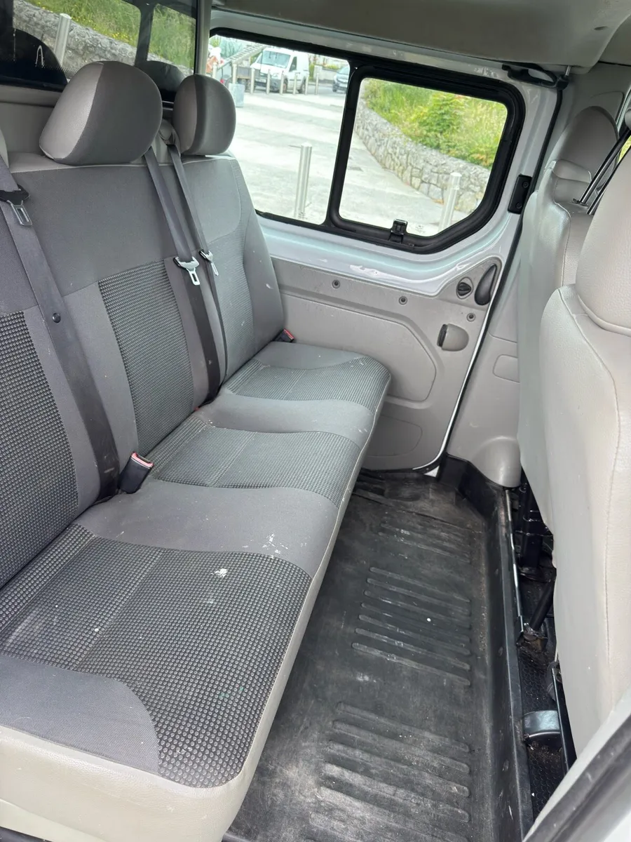 2013 vivaro factory crewcab - Image 3