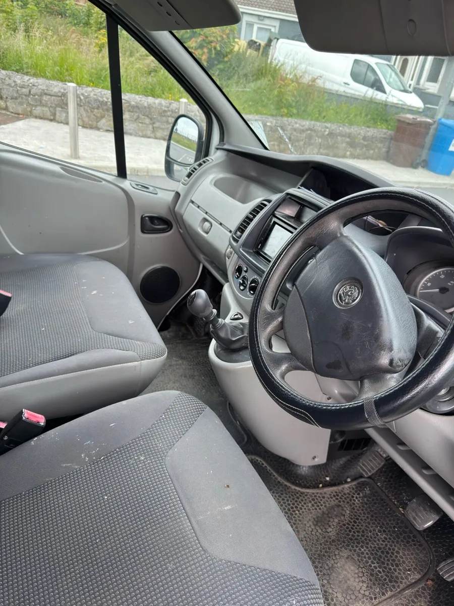 2013 vivaro factory crewcab - Image 4