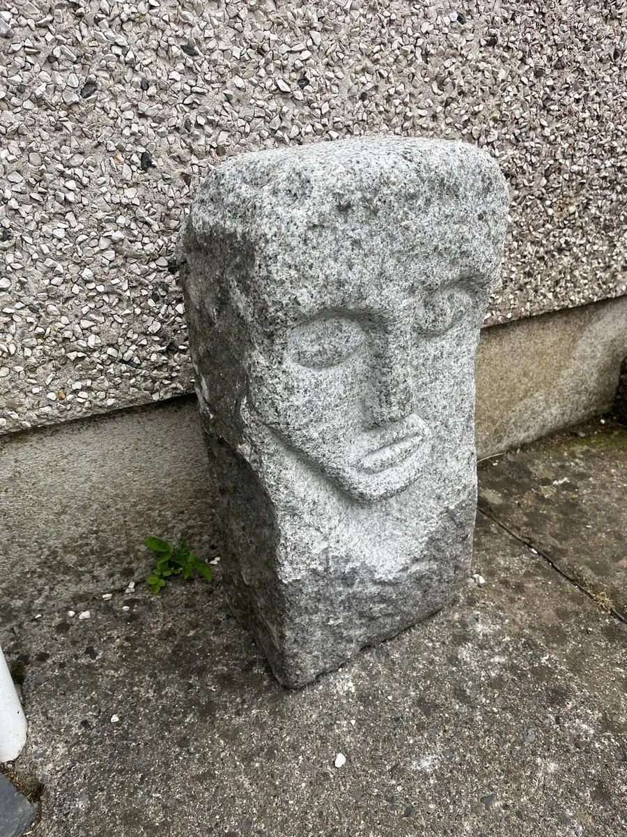 Granite sculpture - Image 1