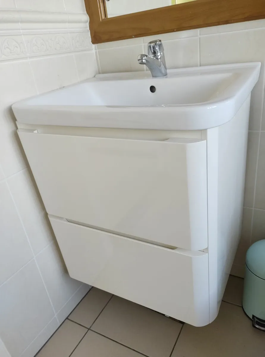 Bathroom - Vanity unit, WHB, Tap -  €100 - Image 2