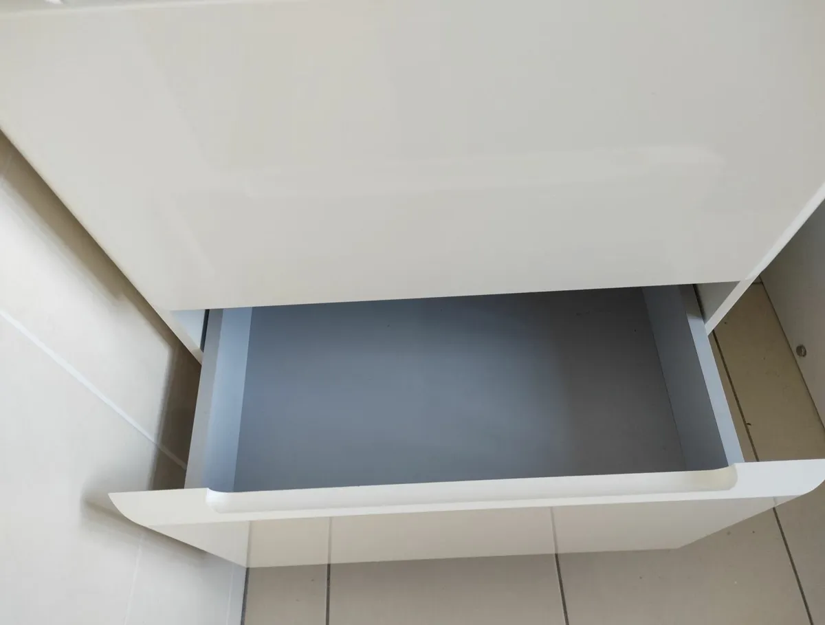 Bathroom - Vanity unit, WHB, Tap -  €100 - Image 4
