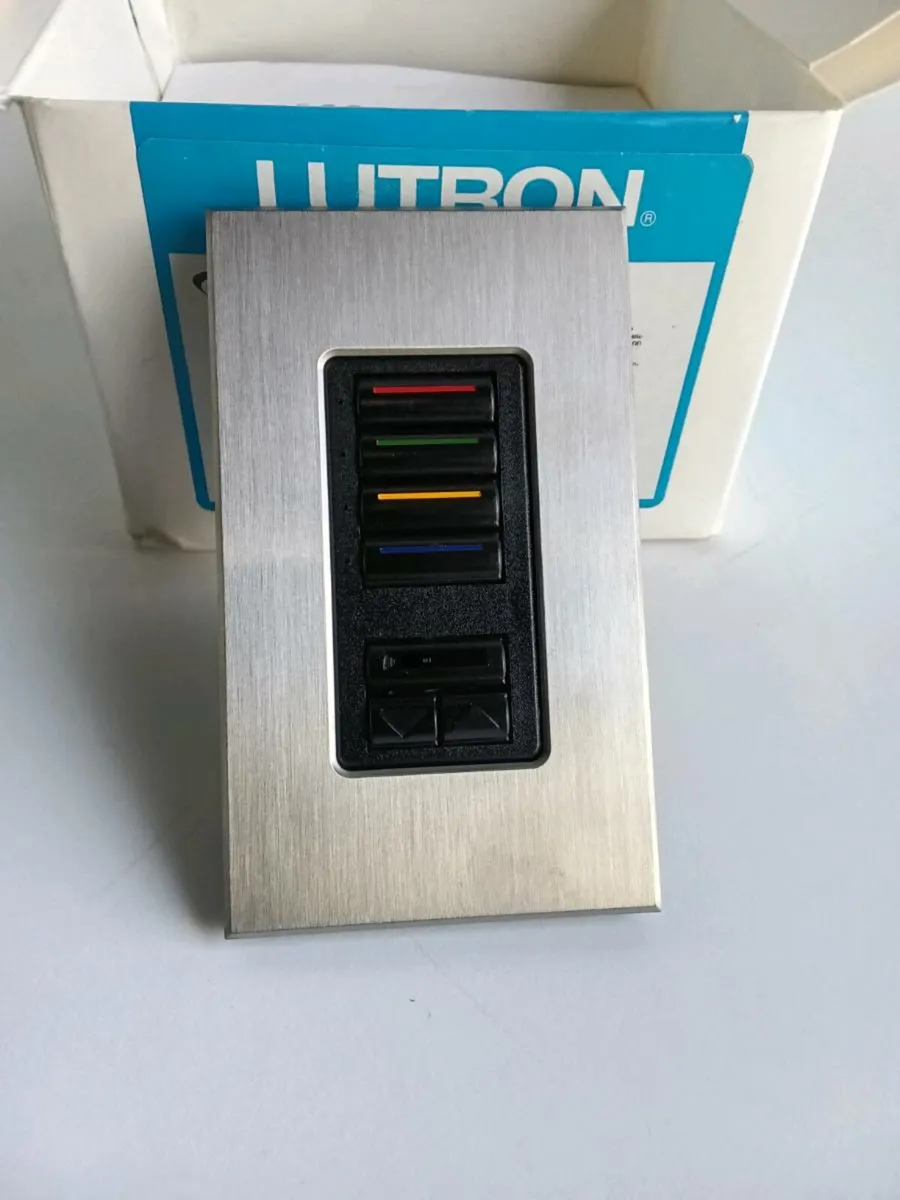 Lutron STBO-4SIRI-SN 5 Button Keypad - Image 1