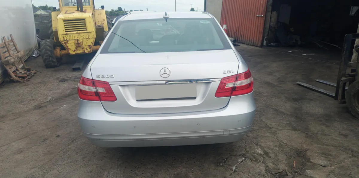 2012 MERCEDES BENZ E CLASS W212 2.1D FOR BREAKING - Image 2