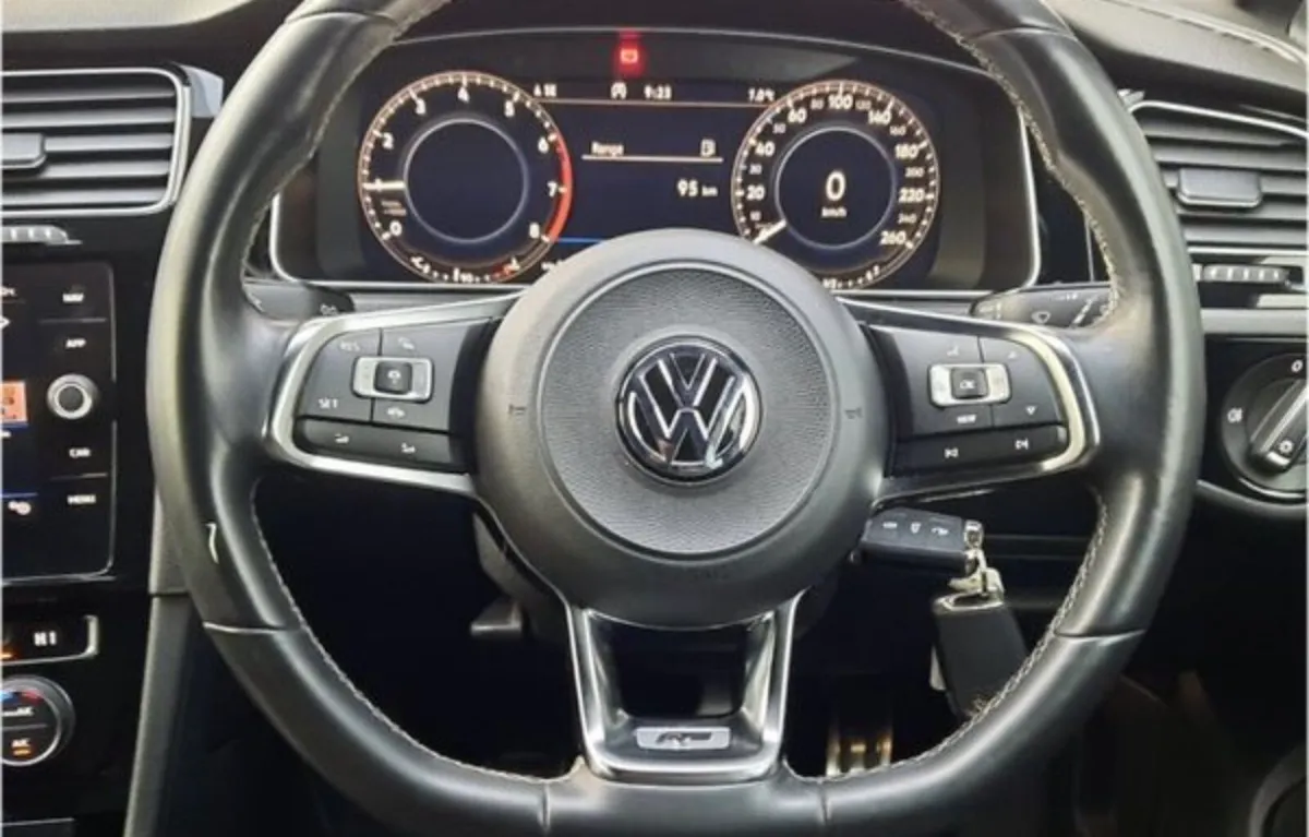 2019 R-Line Golf, 1.0l petrol, 6 speed - Image 3