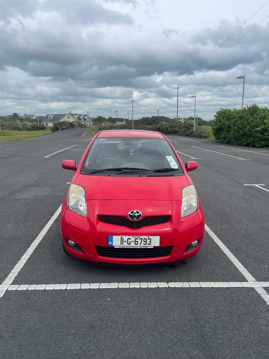 2011 TOYOTA YARIS - Image 2