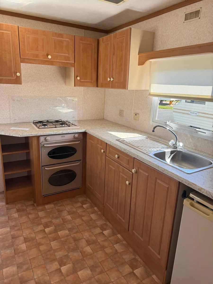 2 Bed Caravan - Image 4