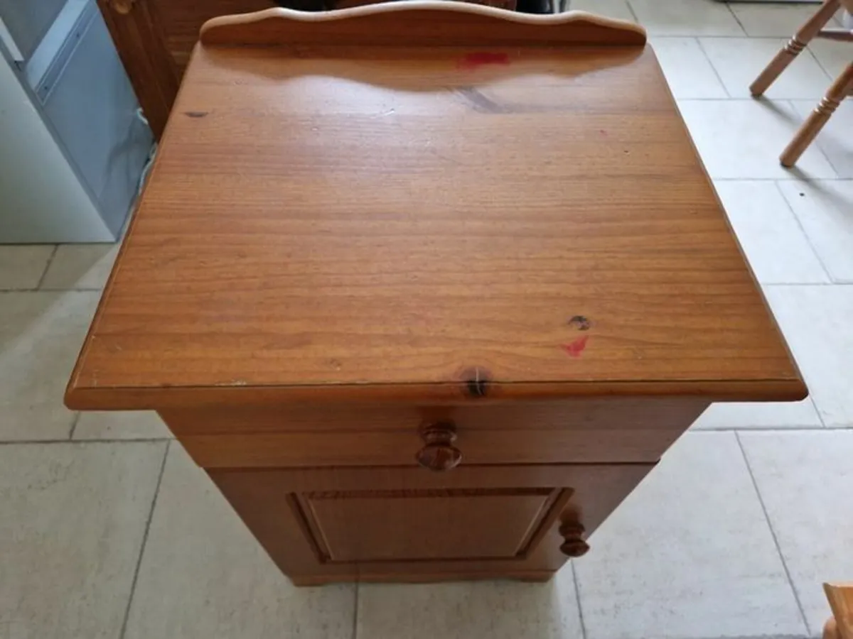 Bedroom Locker Door Opening and Separate Drawer - Image 2