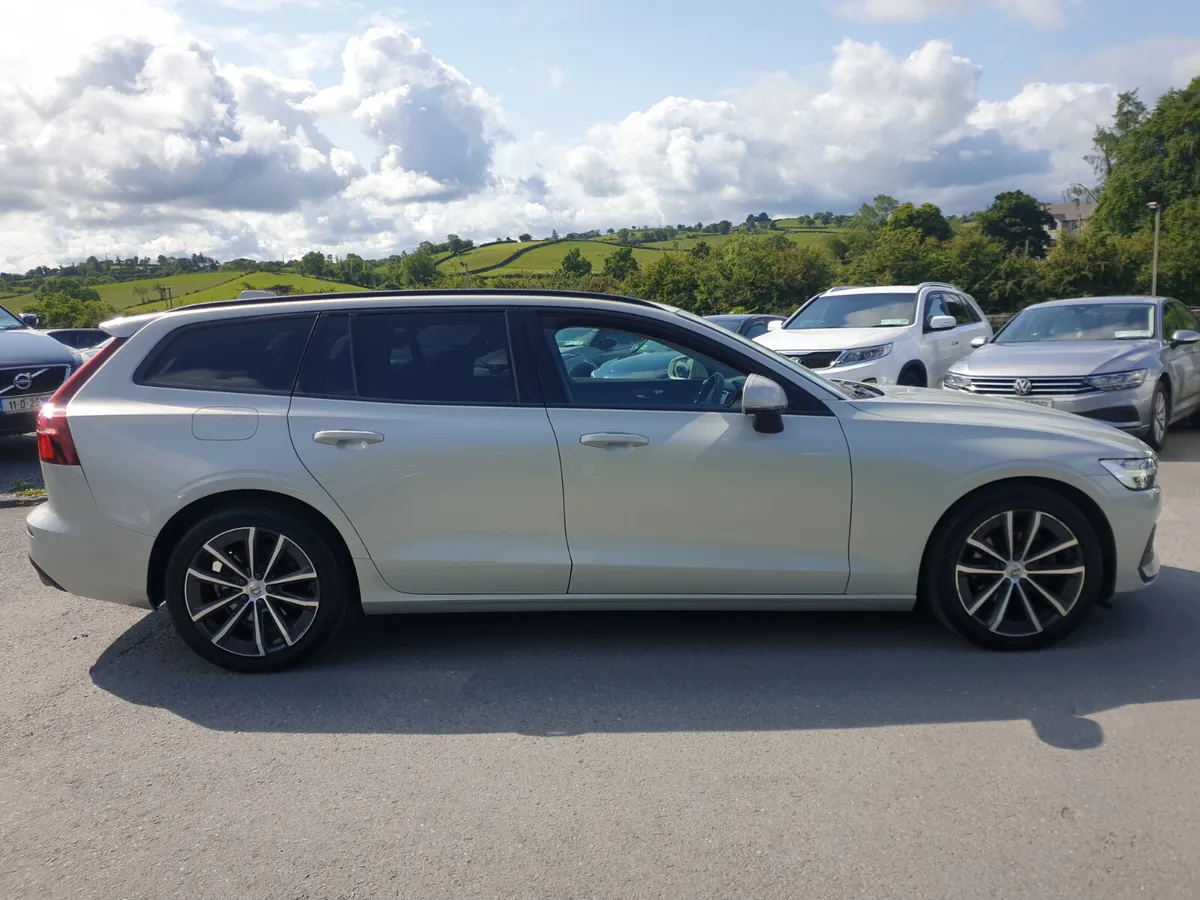 Volvo V60 2022 diesel 197 bhp Momentum - Image 3