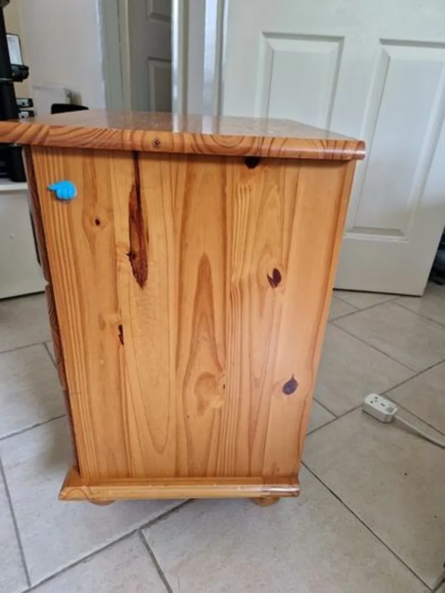 Three Drawer Locker in Excellent Condition - Image 3