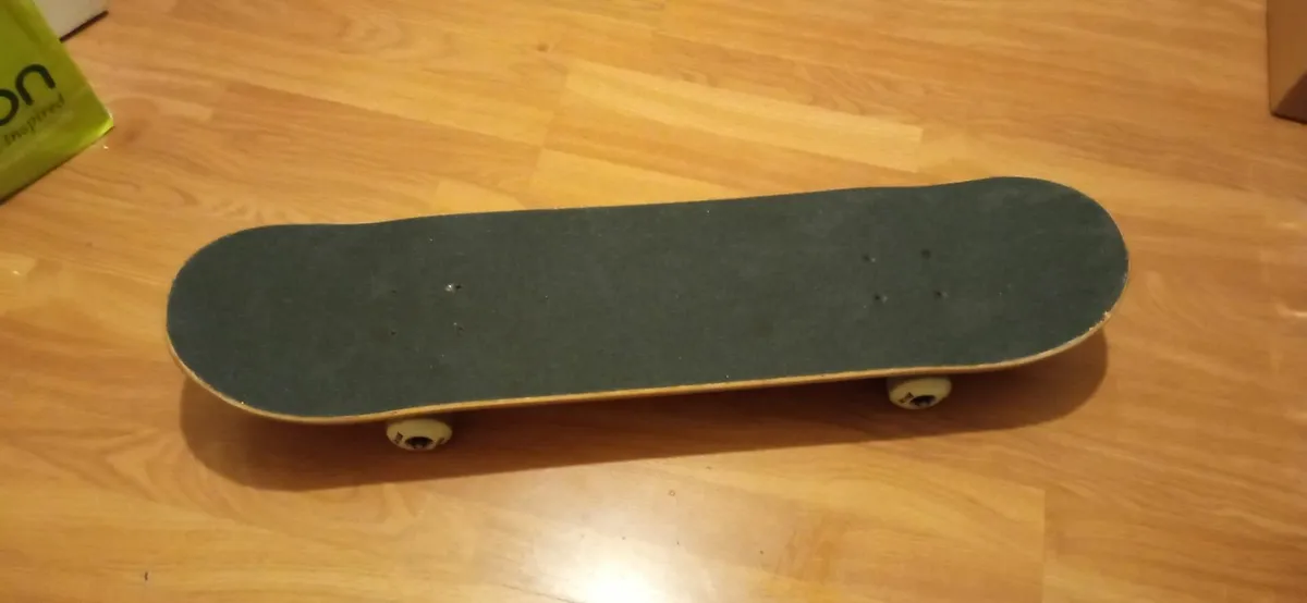 Tony Hawk Skateboard - Image 4