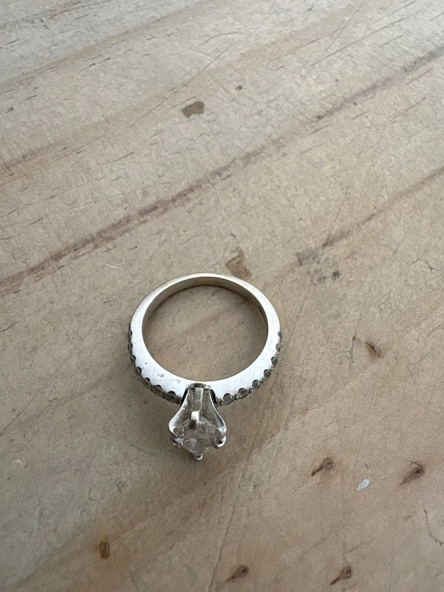 Engagement Ring - Pear shaped diamond - Image 2