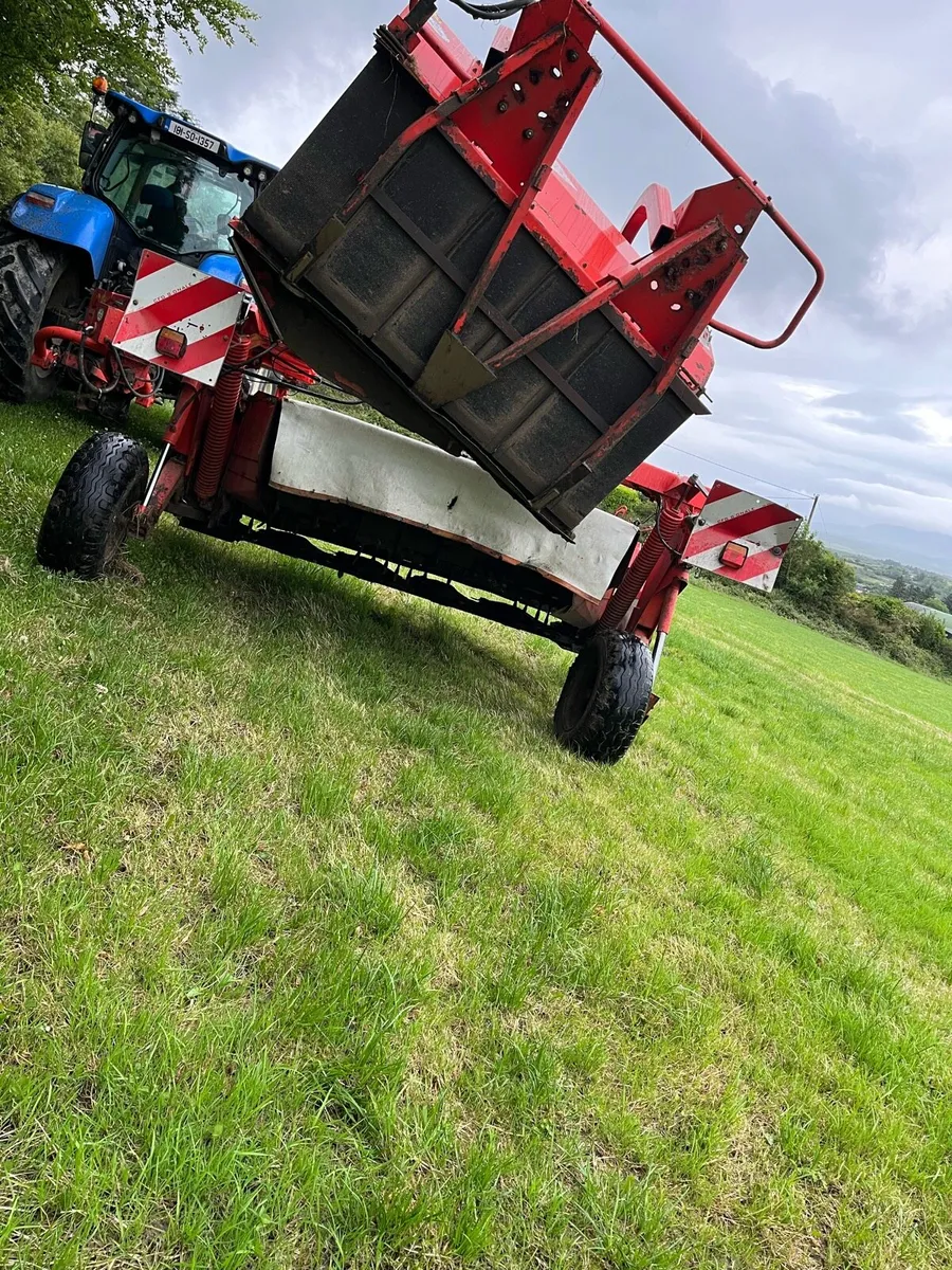 Kuhn 302 GI 10ft Mower with Swather - Image 3