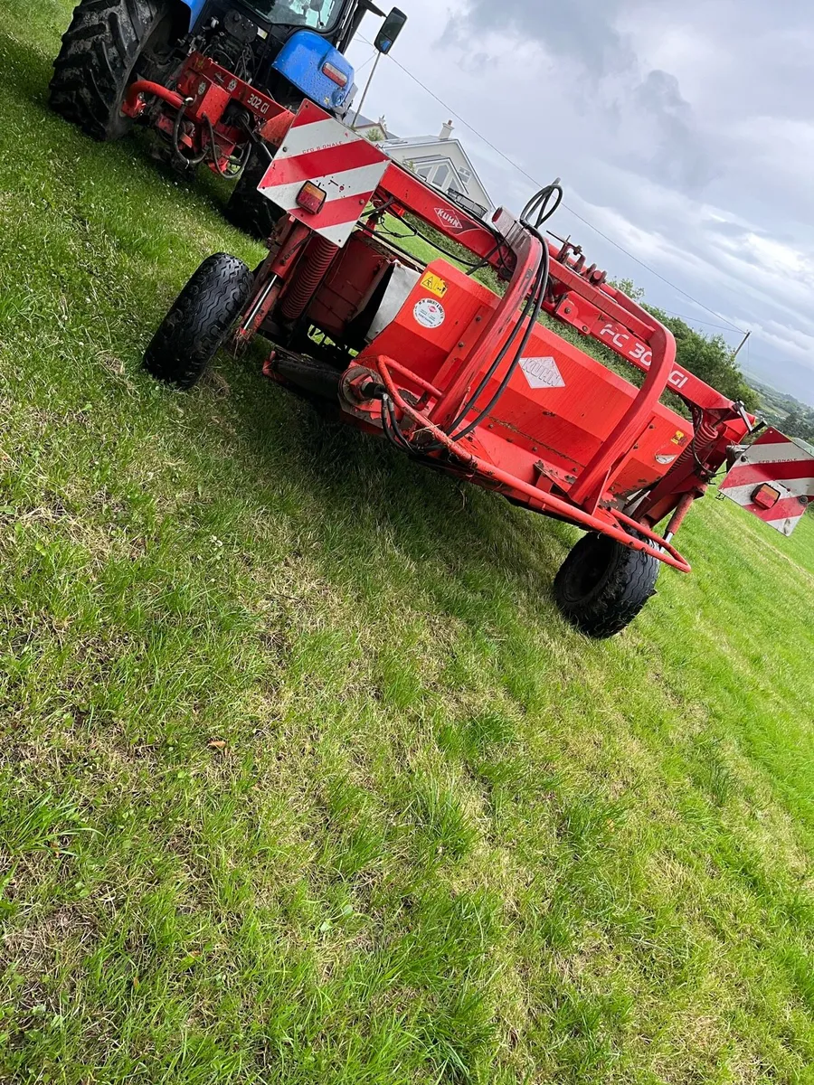 Kuhn 302 GI 10ft Mower with Swather - Image 4