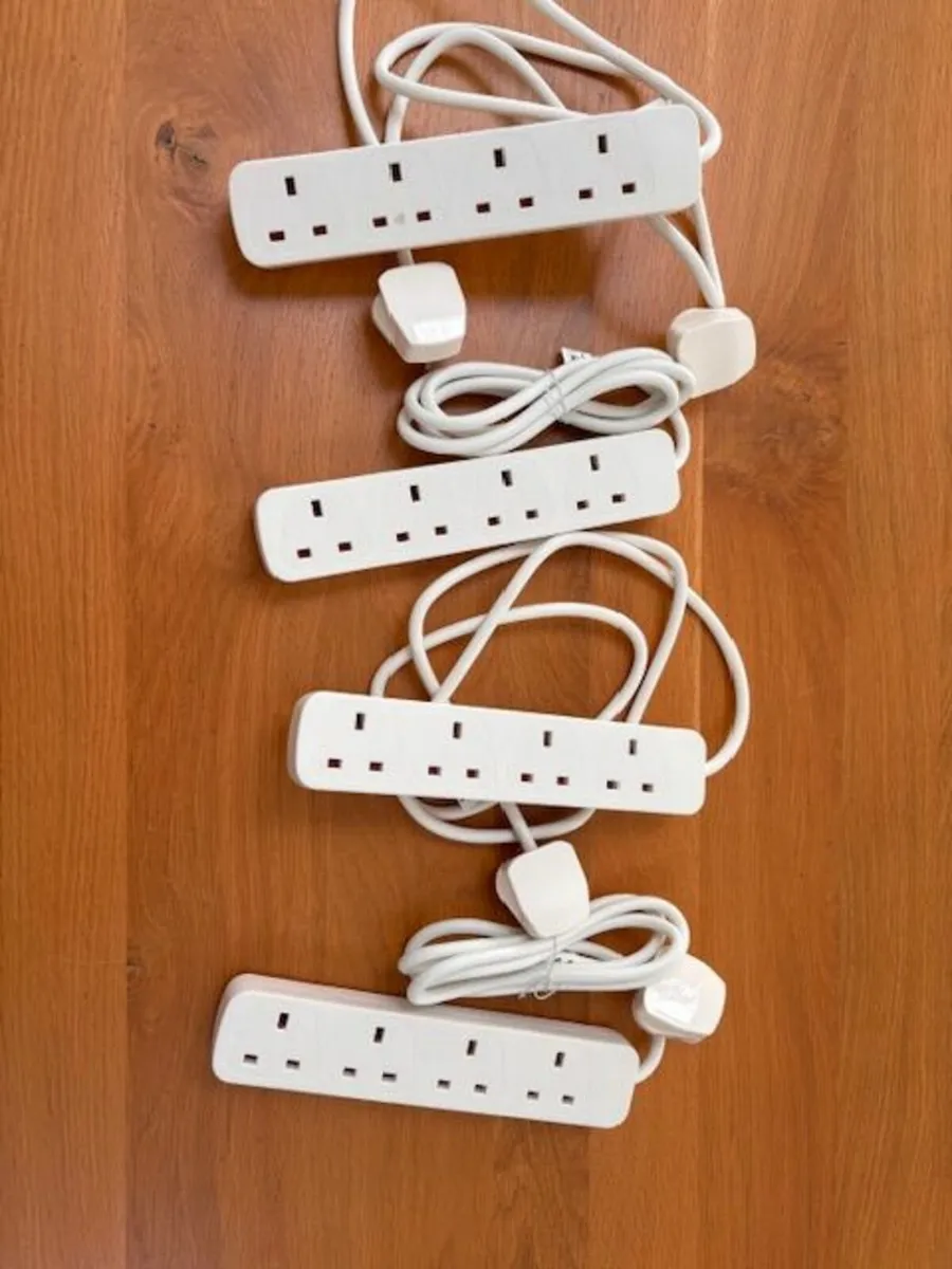 Pack of 4 4-way sockets - 1.5 m - Image 1