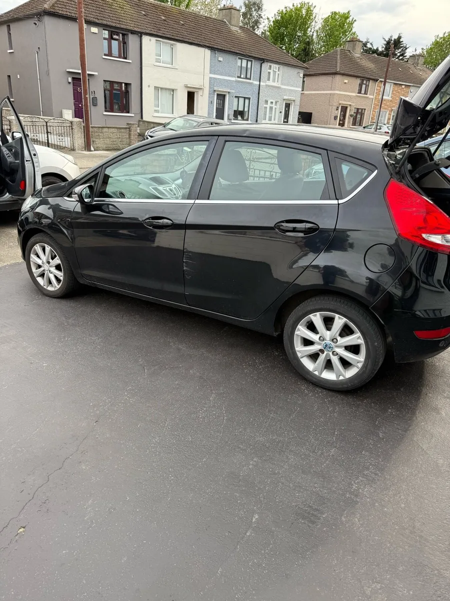 Ford fiesta 2010 - Image 4