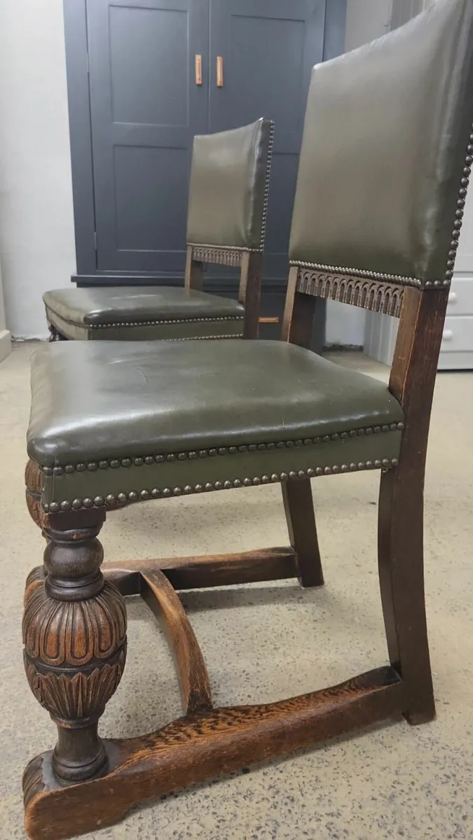 Jacobean revival oak extentable table with 4 chair - Image 4