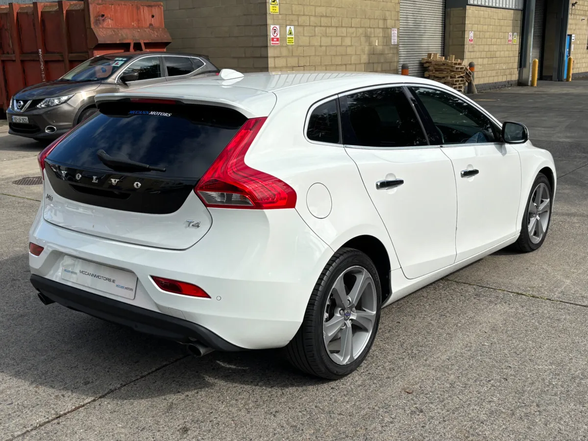 2015 VOLVO V40 1.6 T4 5DR AUTO FULLY LOADED - Image 3