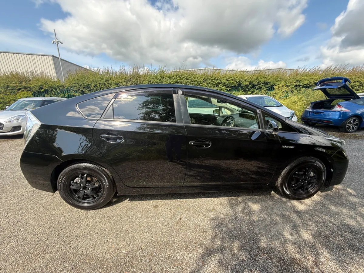 Toyota Prius - Image 4