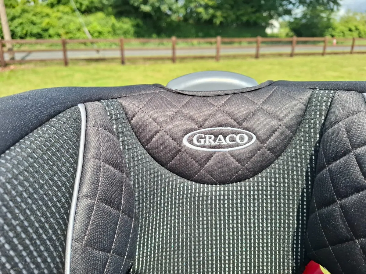 Childs car booster seat - Image 1